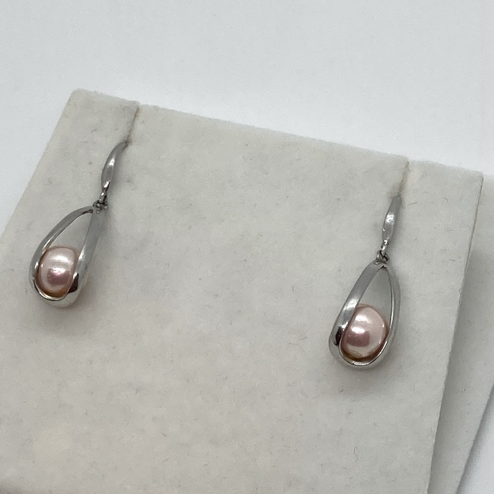 925 Sterling & Pink Pearl Curved Modernist Floating Pearl Hook Earrings | 1.1” - Picture 2 of 7